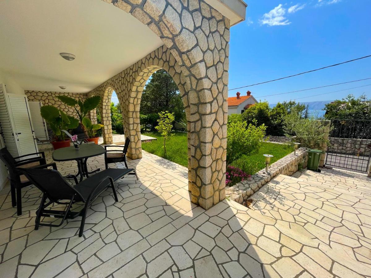 Apartments Sams Novi Vinodolski Exterior photo